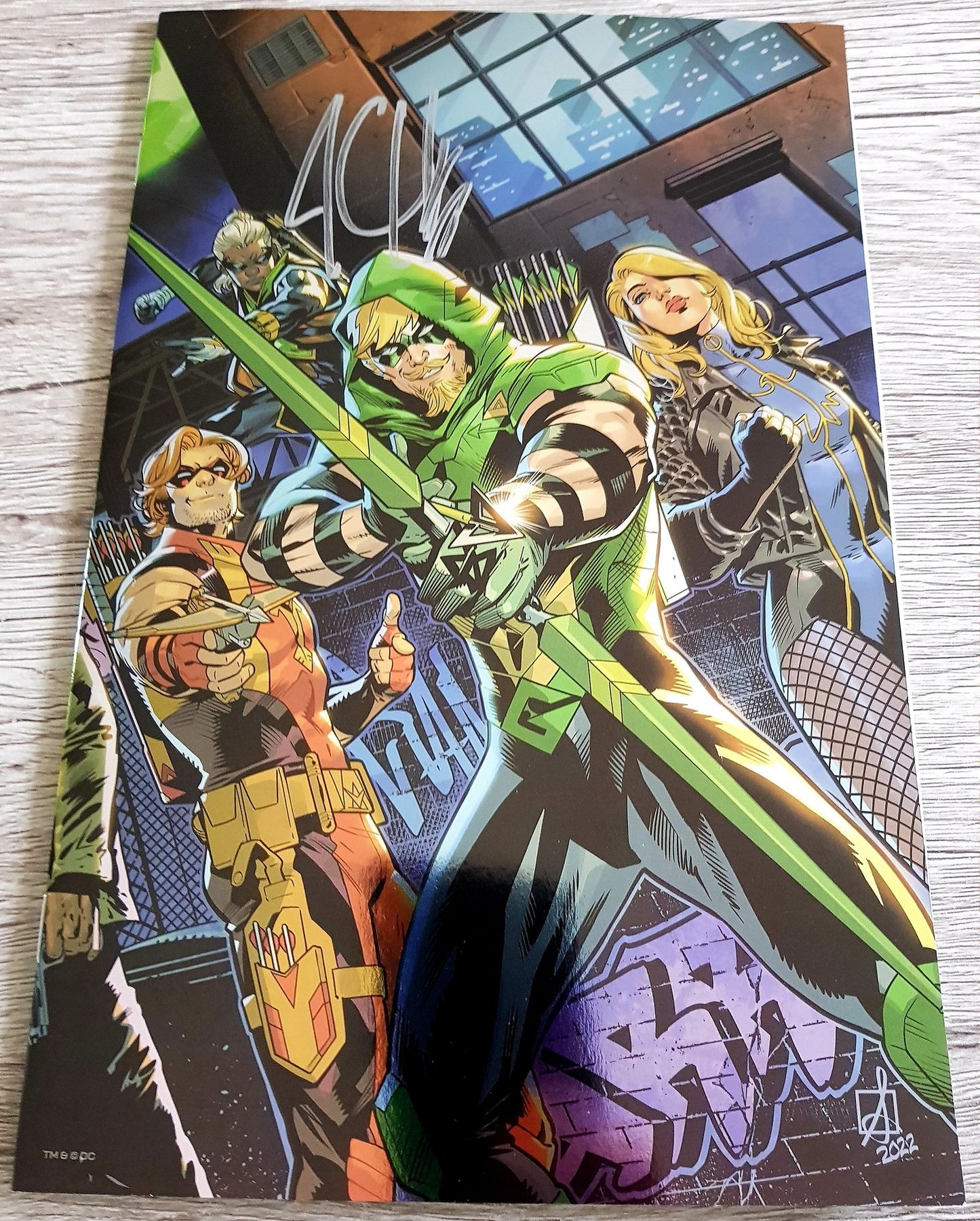 Green Arrow #1 SEAN IZAAKSE Wraparound Foil Virgin Exclusive ! Signed by creator Joshua Williamson