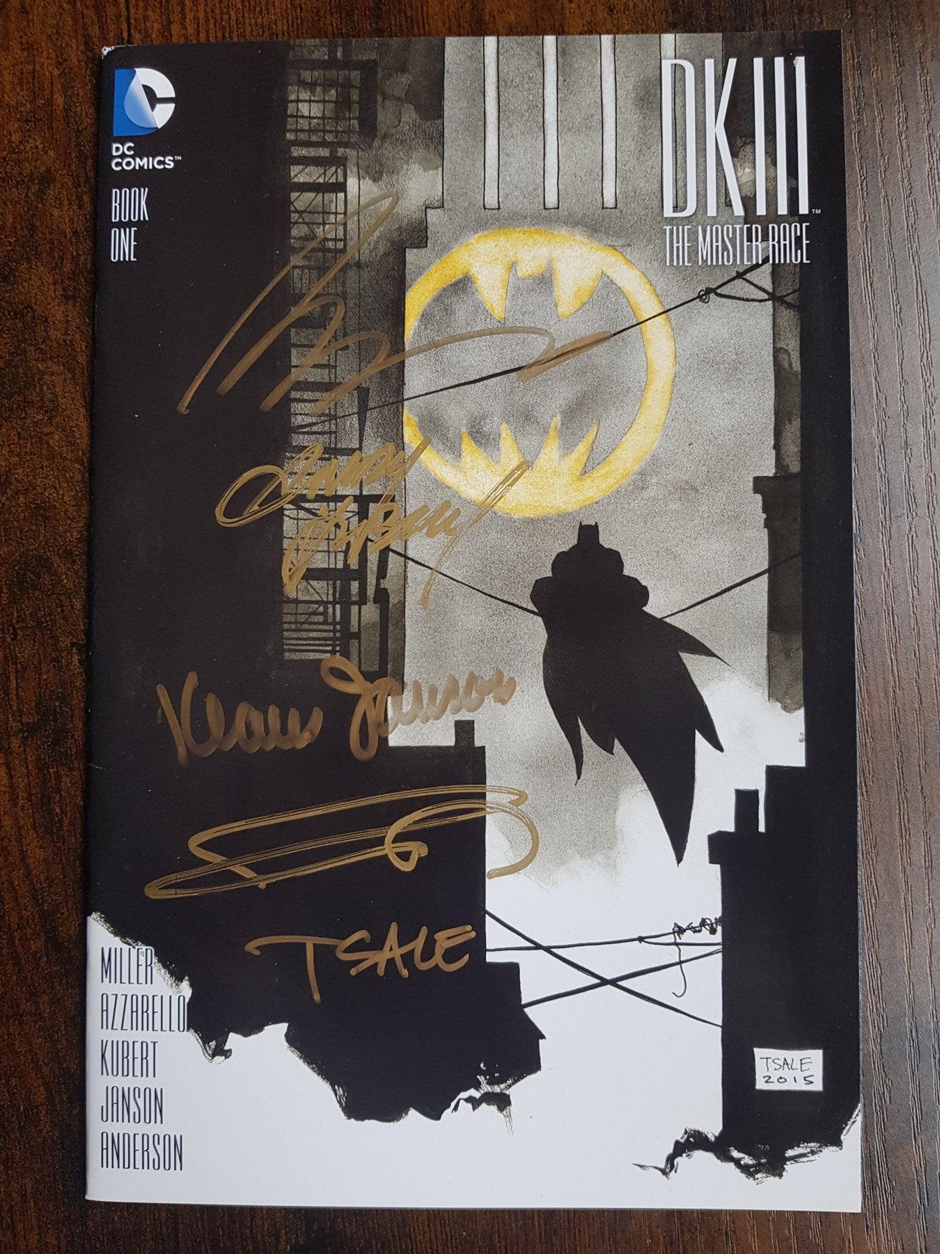 Dark Knight III: The Master Race #1 - Signed by entire team - Tim Sale, Frank Miller, Andy Kubert, Klaus Janson and Brian Azzarello