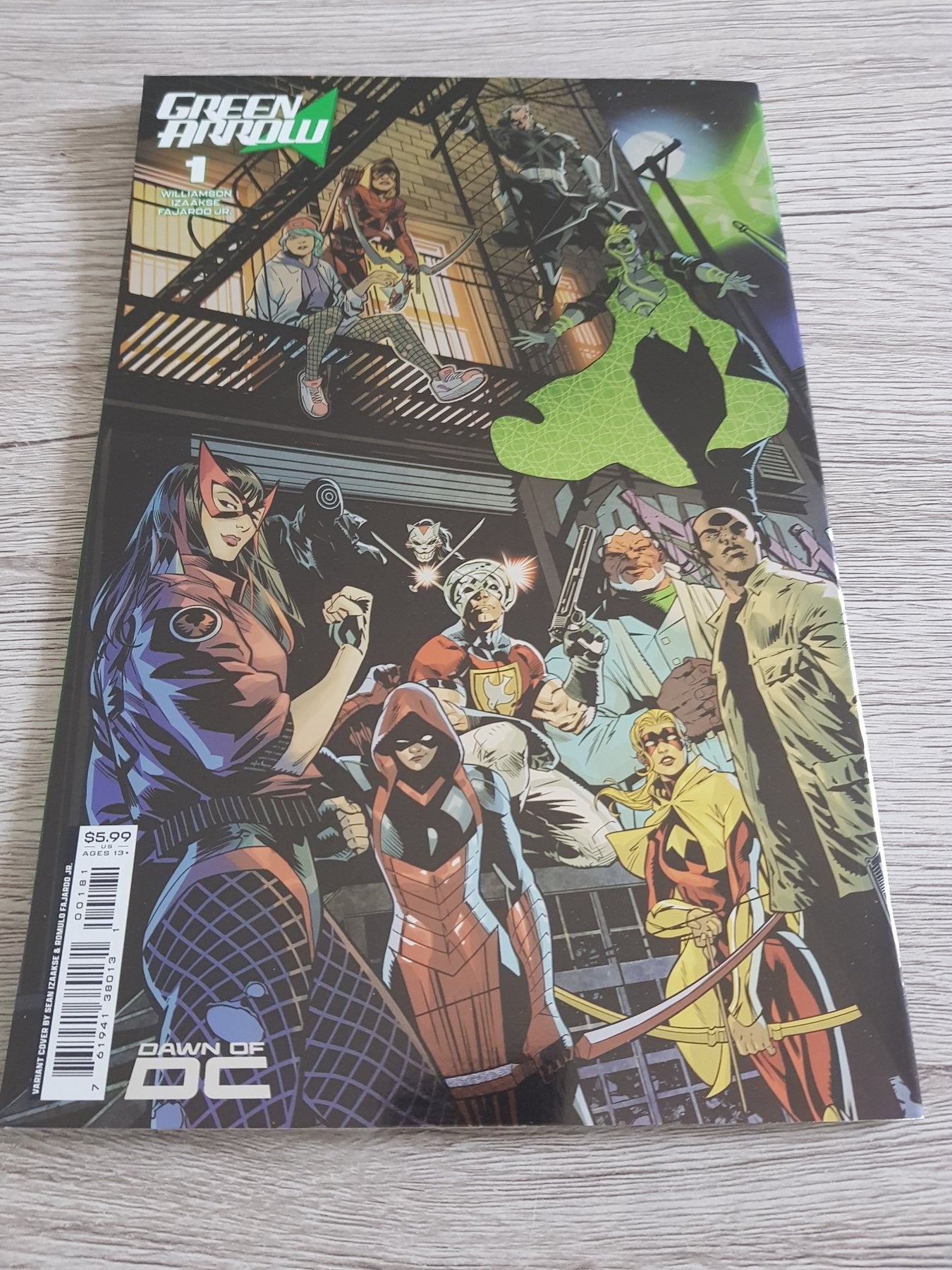 Green Arrow #1 SEAN IZAAKSE Wraparound Foil Virgin Exclusive ! Signed by creator Joshua Williamson