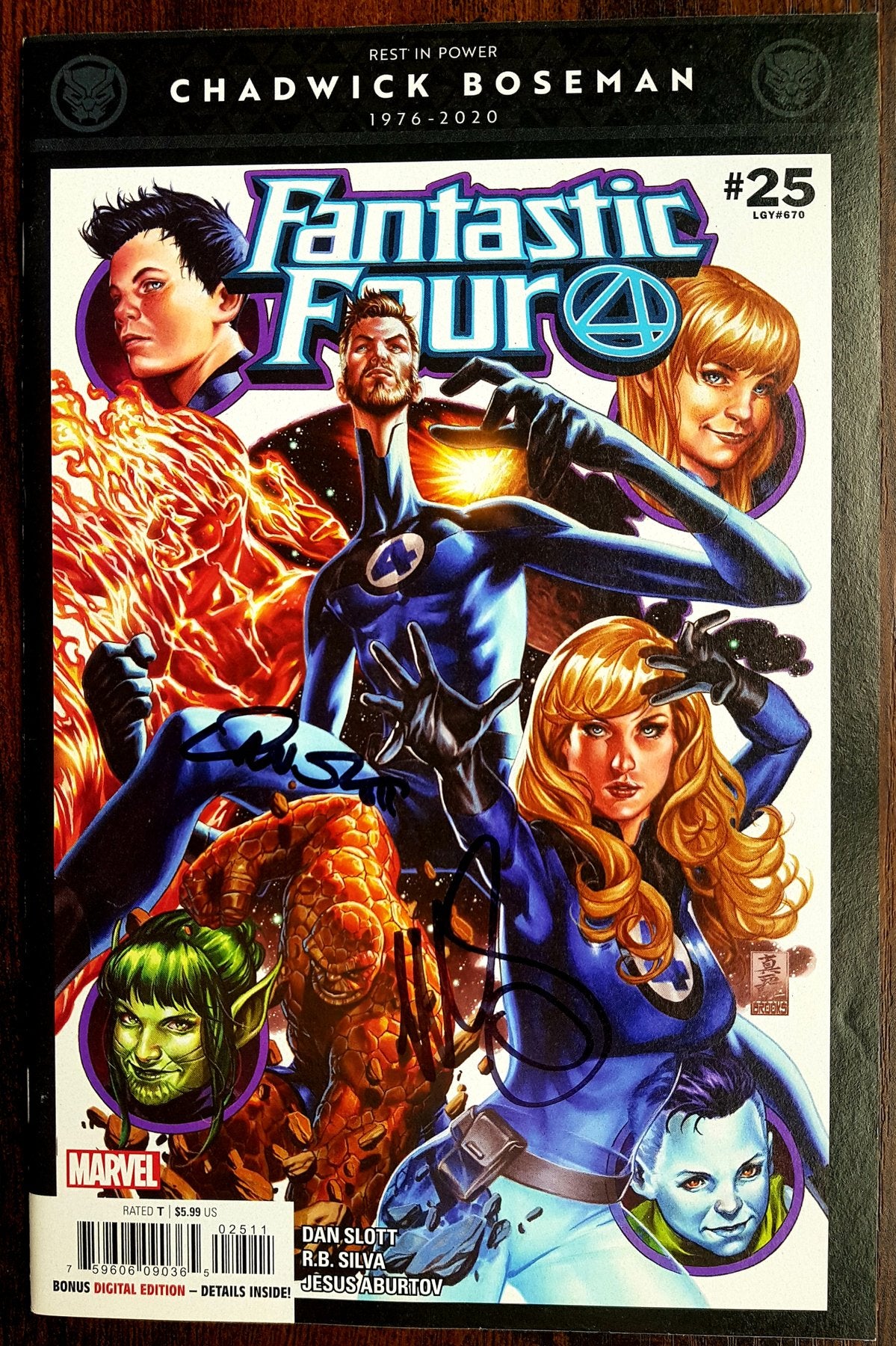 Fantastic Four #25 Chadwick Boseman 1976-2020 - Signed by Mark Brooks and Dan Slott + COA